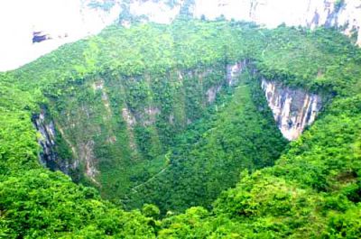 天坑地缝茅草坝景区